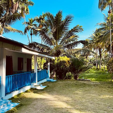 Blue Sea Restaurant & Bungalows Sitapur Ngoại thất bức ảnh